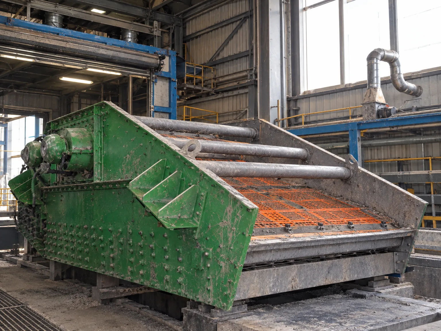 Linear vibrating screen with polyurethane deck panels
